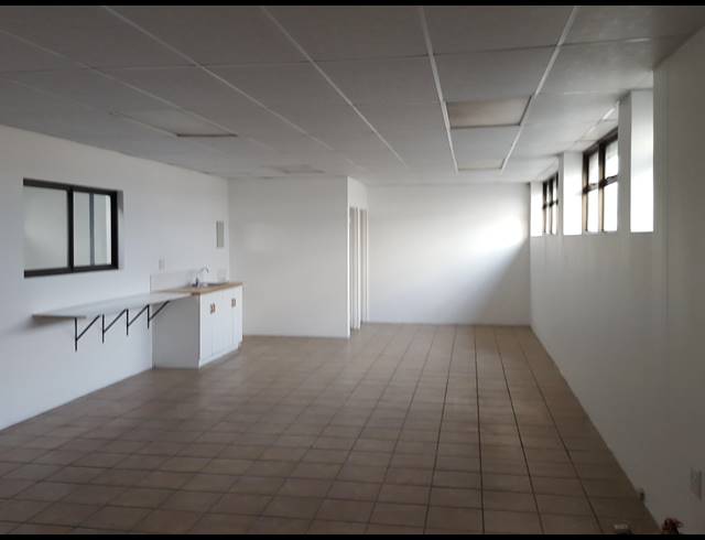 1,110M² FACTORY TO LET IN SAXON INDUSTRIAL